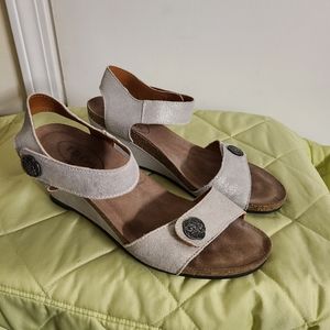 Täōs Wedge Sandals Silver